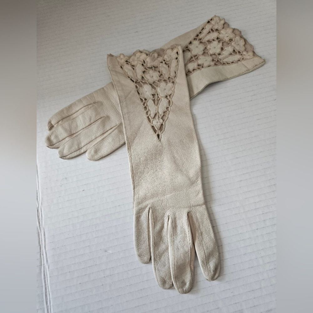 Leather and Lace vintage gloves size small